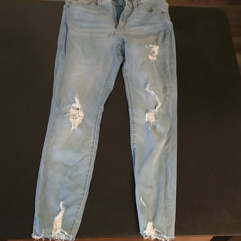 Ripped skinny jeans